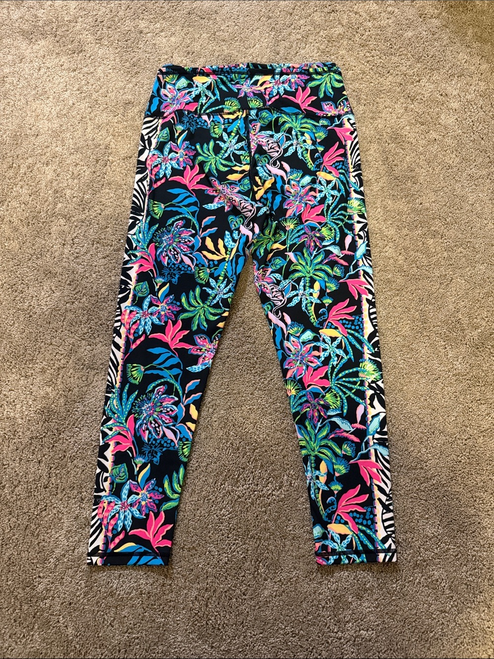 Lilly Pulitzer Luxletic Leggings- Onyx Tropical Glow - Picture 2 of 5